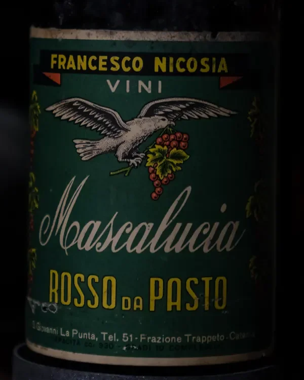 Het etiket van een fles Mascalucia, Rosso da pasto, van Francesco Nicosia.